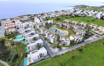 Комплекс вилл и апартаментов у моря на продажу на Северном Кипре.