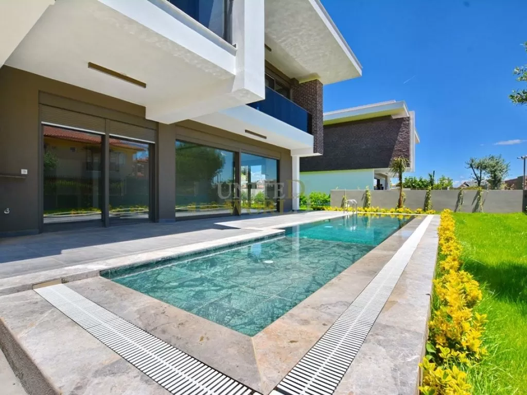  Antalya Döşemealtı'nda satılık geniş özel villa