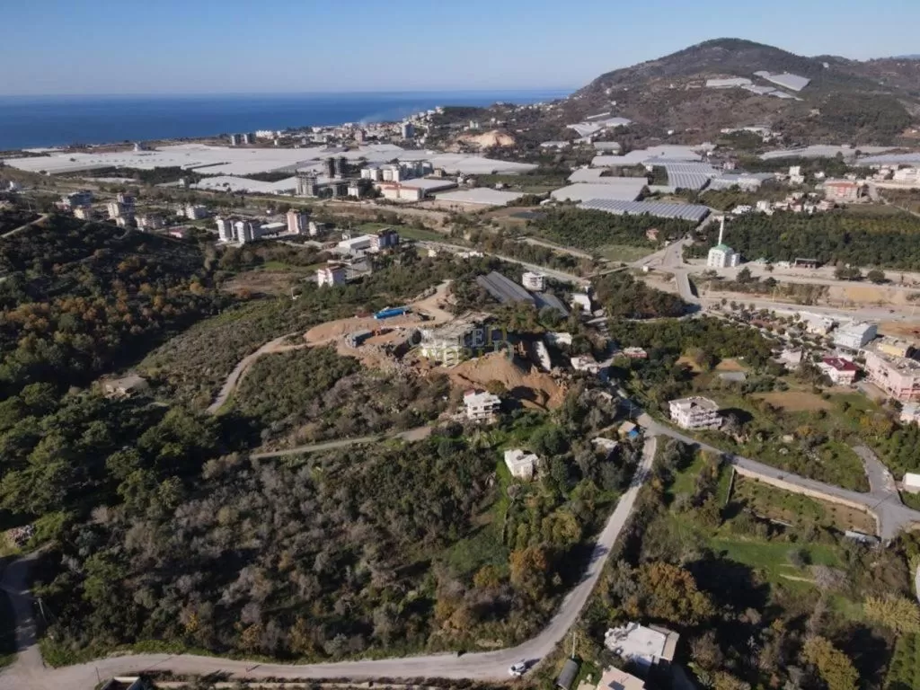 land_in_alanya_for_sale_-_by_the_sea_and_main_street_(4).jpg