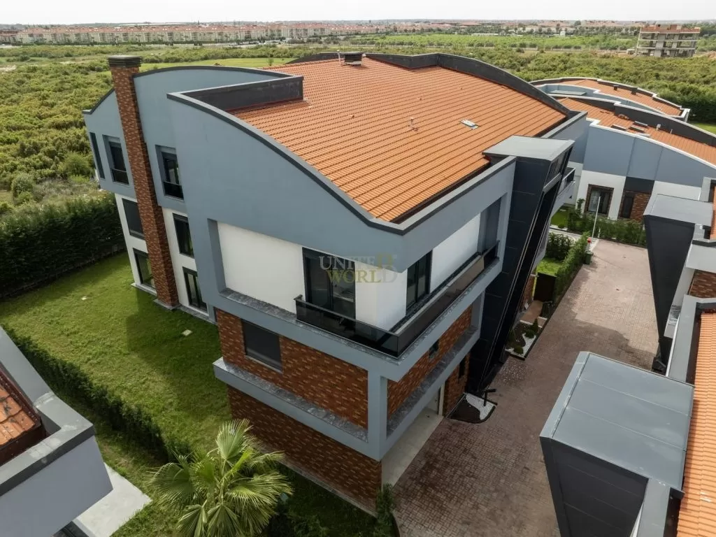 8-bedroom_triplex_villa_in_antalya_suitable_for_citizenship_(3).jpg
