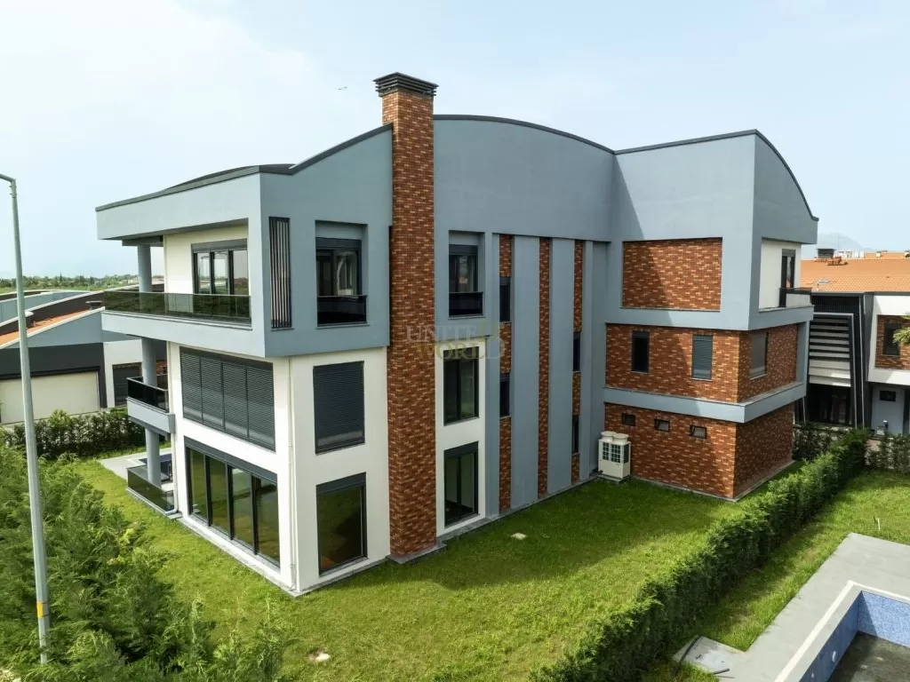 8-bedroom_triplex_villa_in_antalya_suitable_for_citizenship_(4).jpg