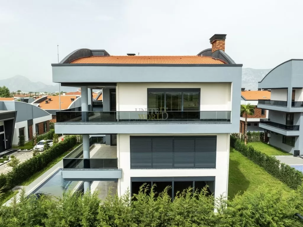 8-bedroom_triplex_villa_in_antalya_suitable_for_citizenship_(5).jpg