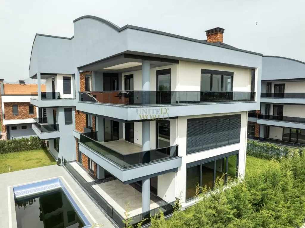 8-bedroom_triplex_villa_in_antalya_suitable_for_citizenship_(6)1.jpg