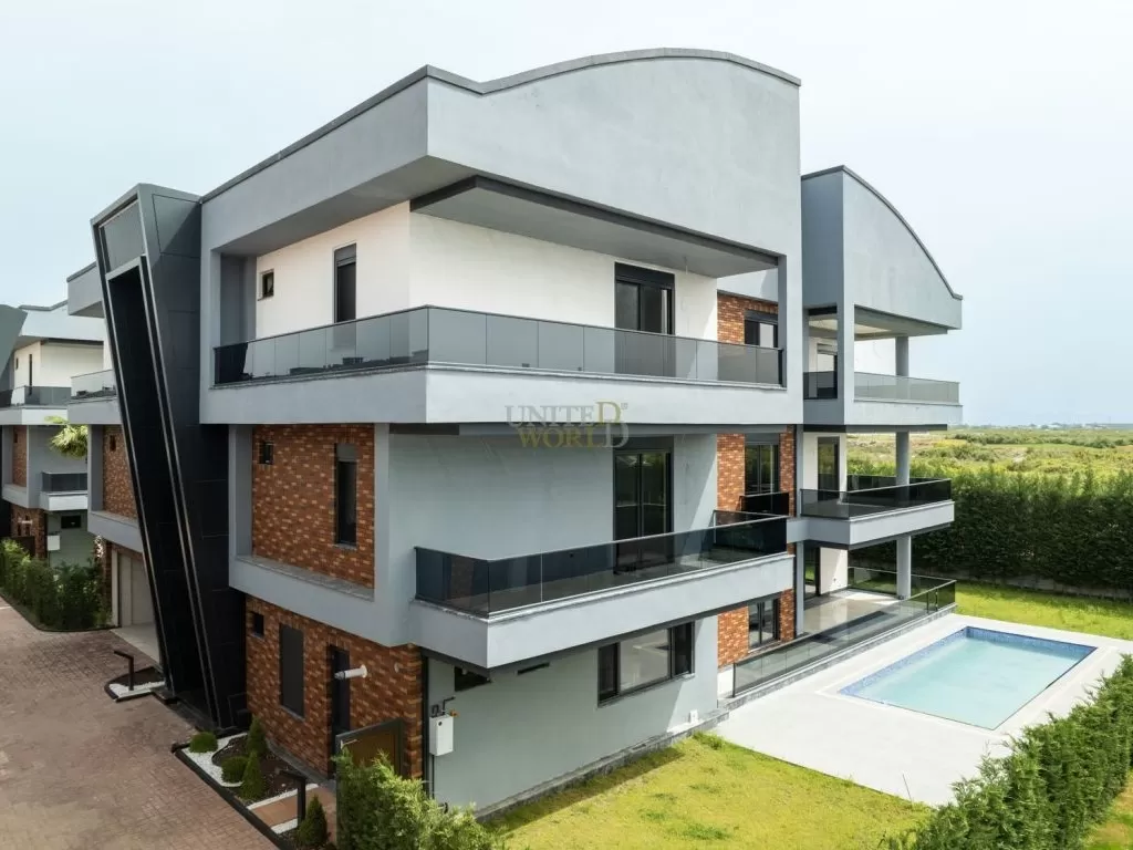 8-bedroom_triplex_villa_in_antalya_suitable_for_citizenship_(7).jpg